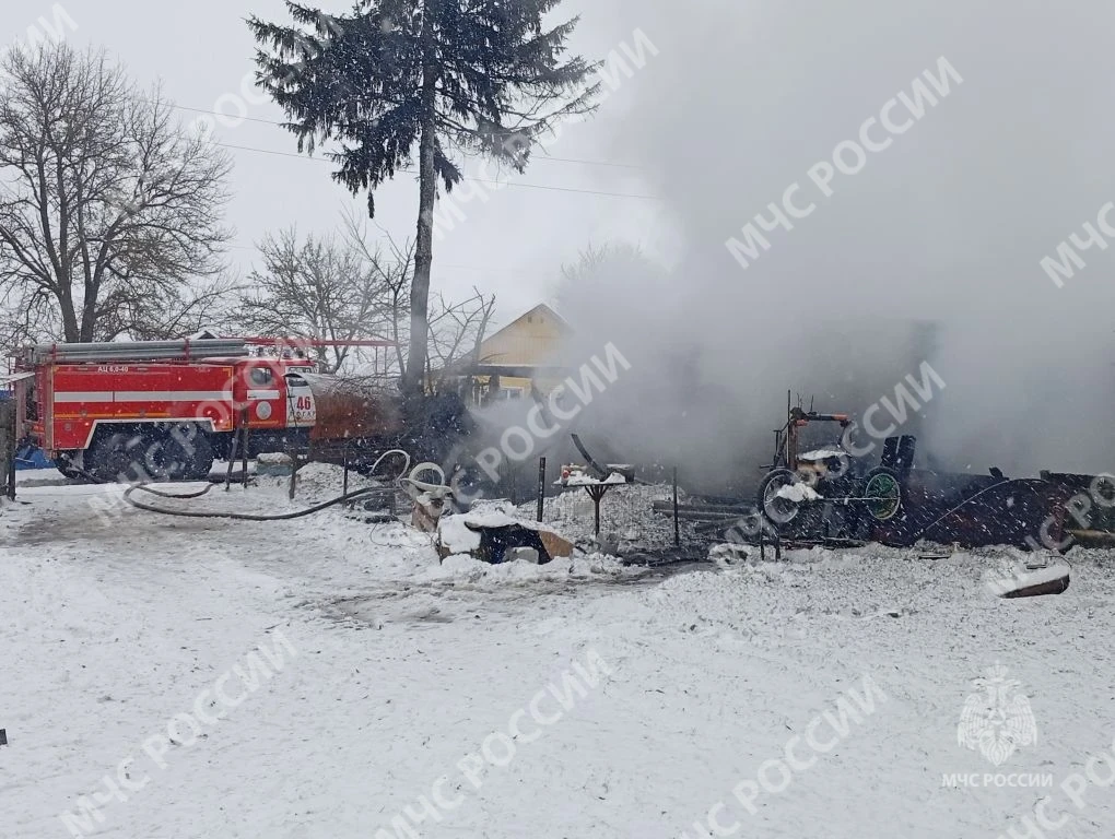 Пожар в гараже потушили в селе под Погаром Брянской области, есть пострадавший
