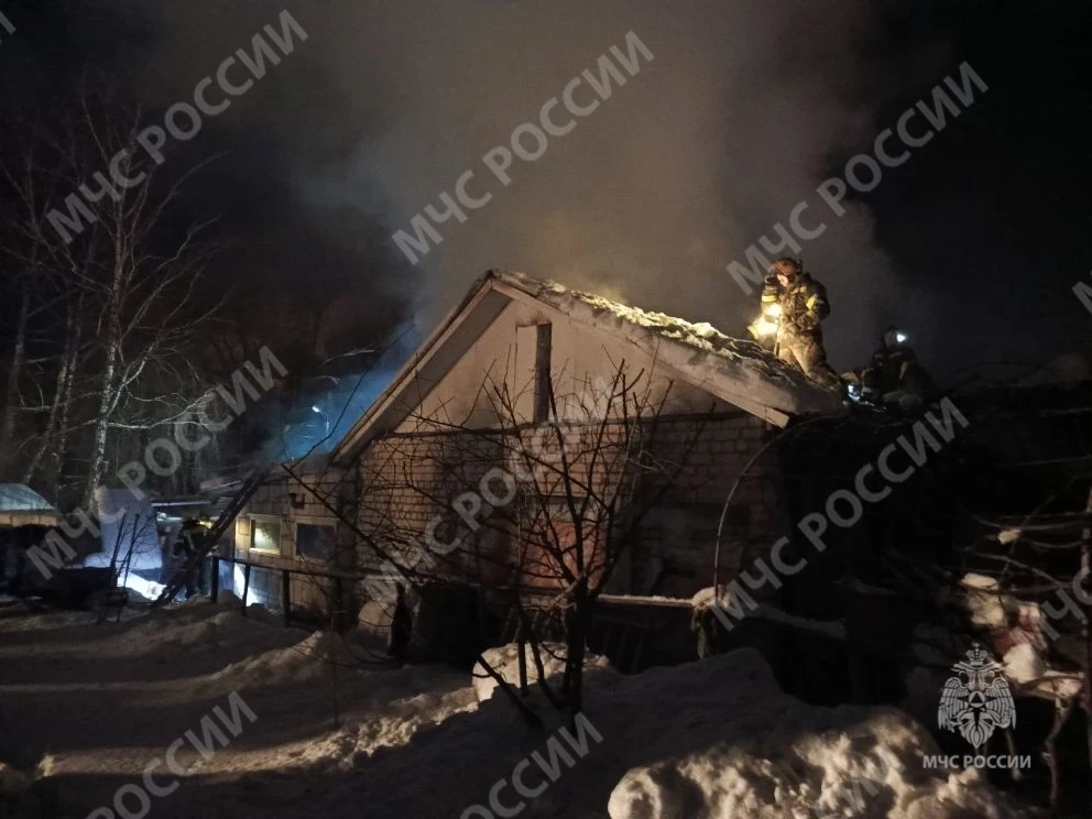 В Брянском районе сгорел гараж