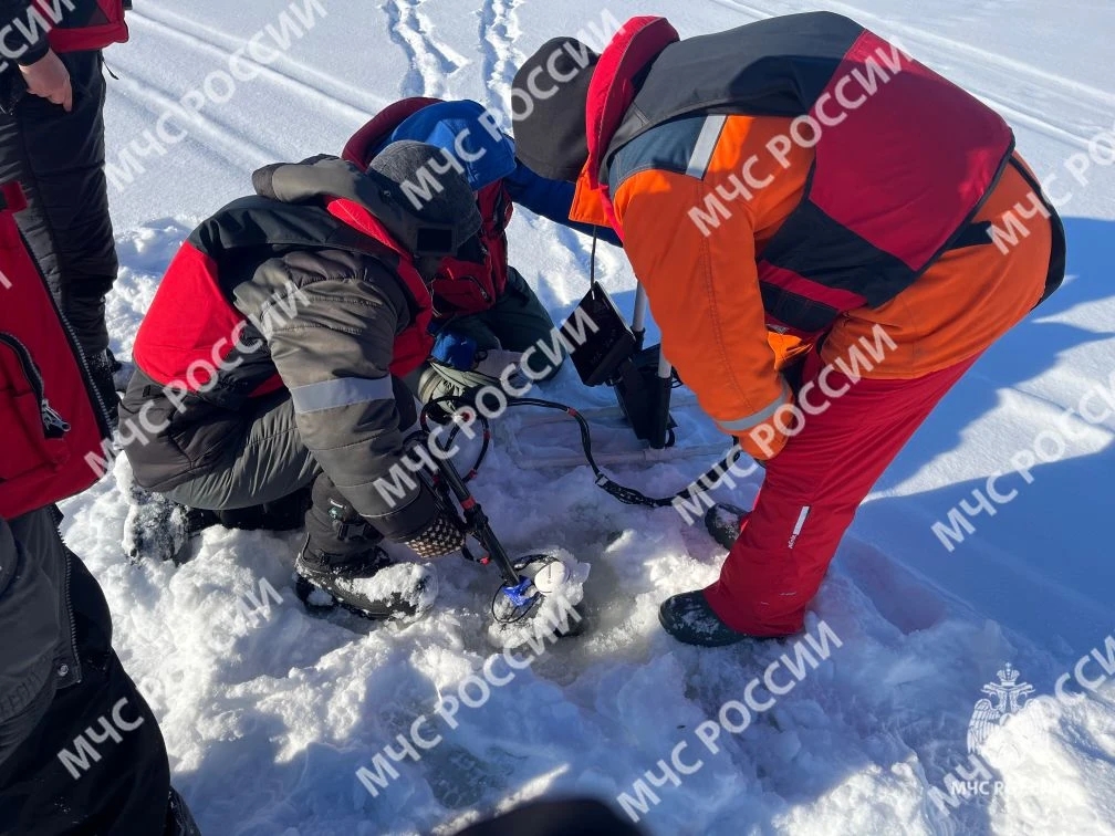 Тысячи лунок прорубили на Десне в Брянске поисковики