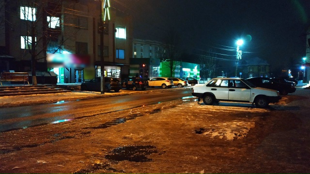 Драчливых посетителей кафе в Новозыбкове Брянской области пришлось успокаивать стражам порядка