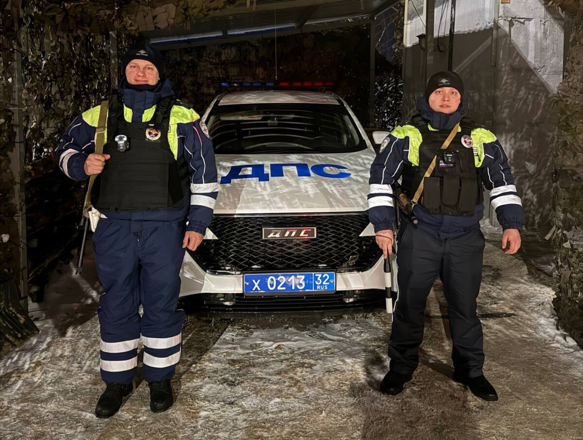 Замерзавшую на брянской трассе семью спасли госавтоинспекторы из Новозыбкова