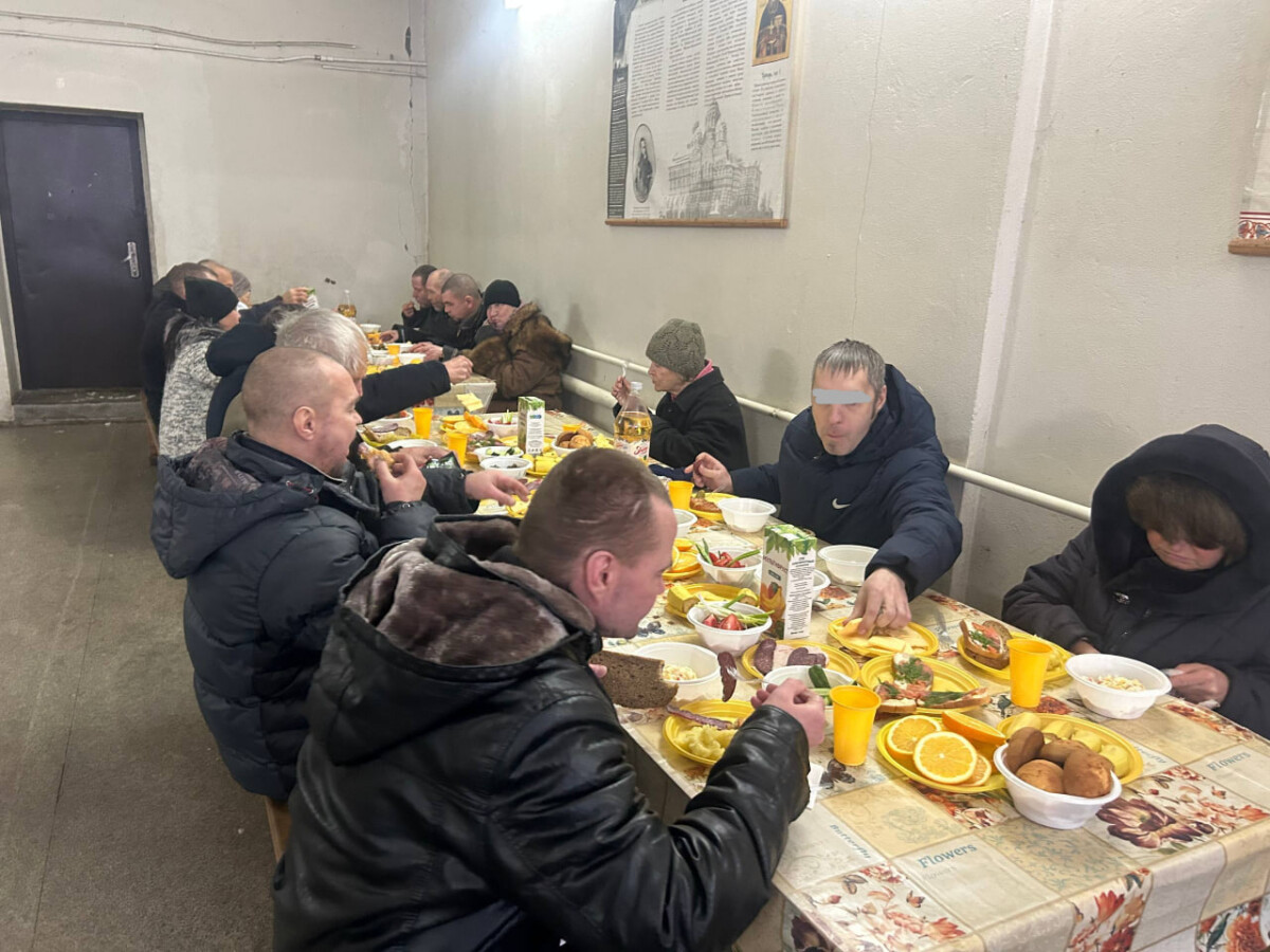 В Брянске при храме работает благотворительная столовая