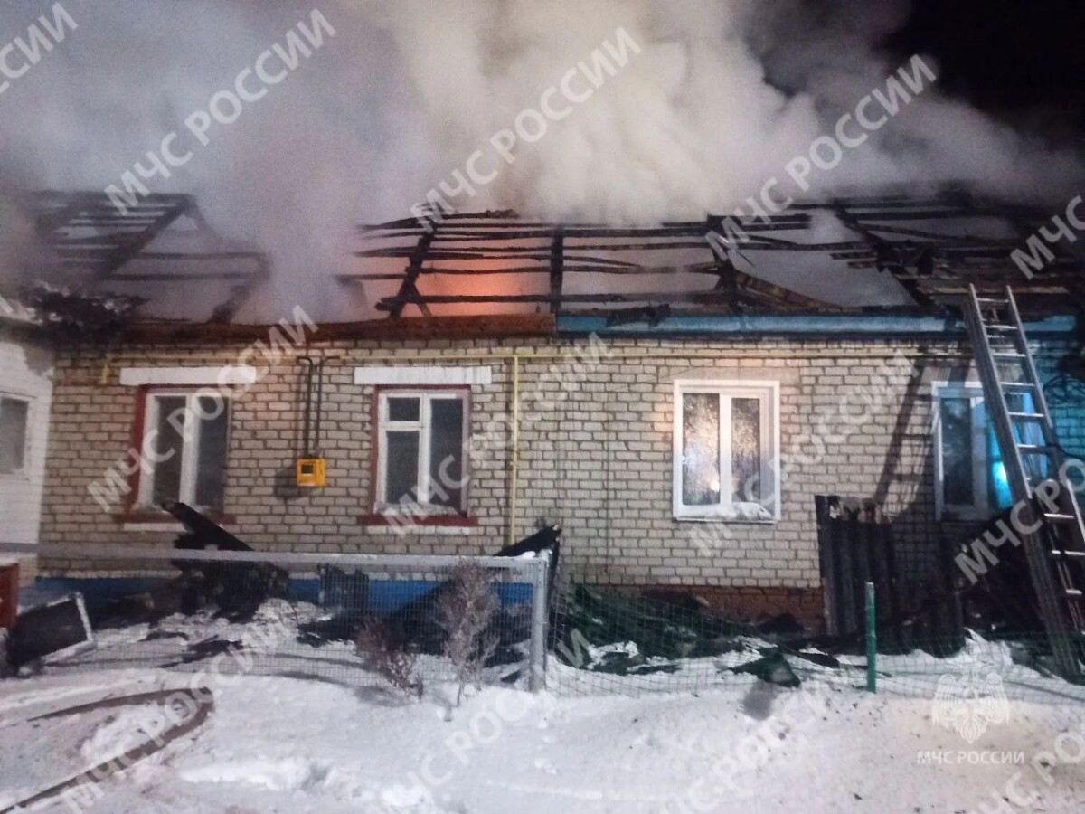 При пожаре в Брянской области спасен мужчина, квартира сгорела