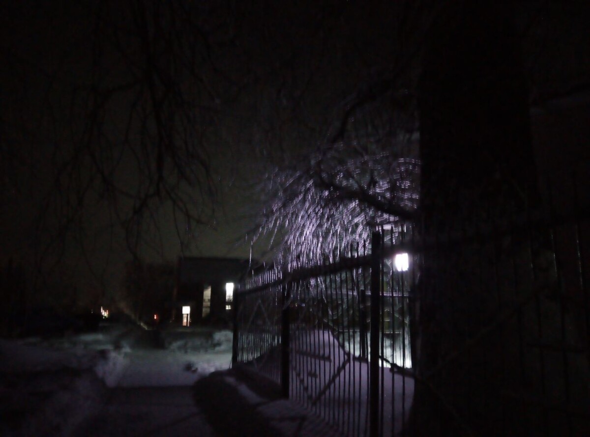 Два часа потребовалось электрикам для восстановления освещения в Новозыбкове Брянской области