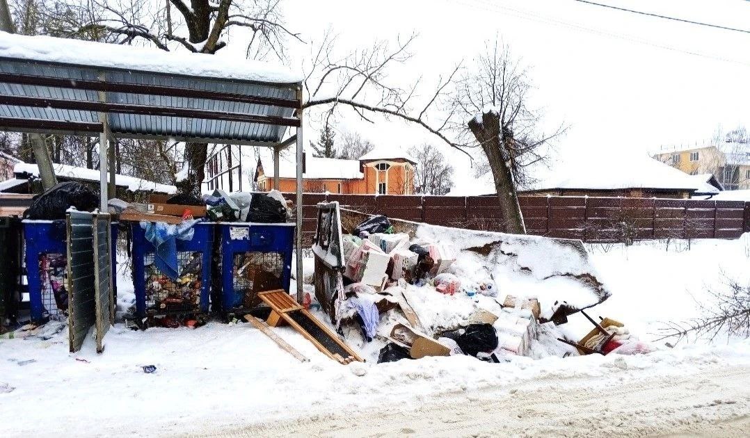 В Брянске проржавели бункеры для сбора мусора