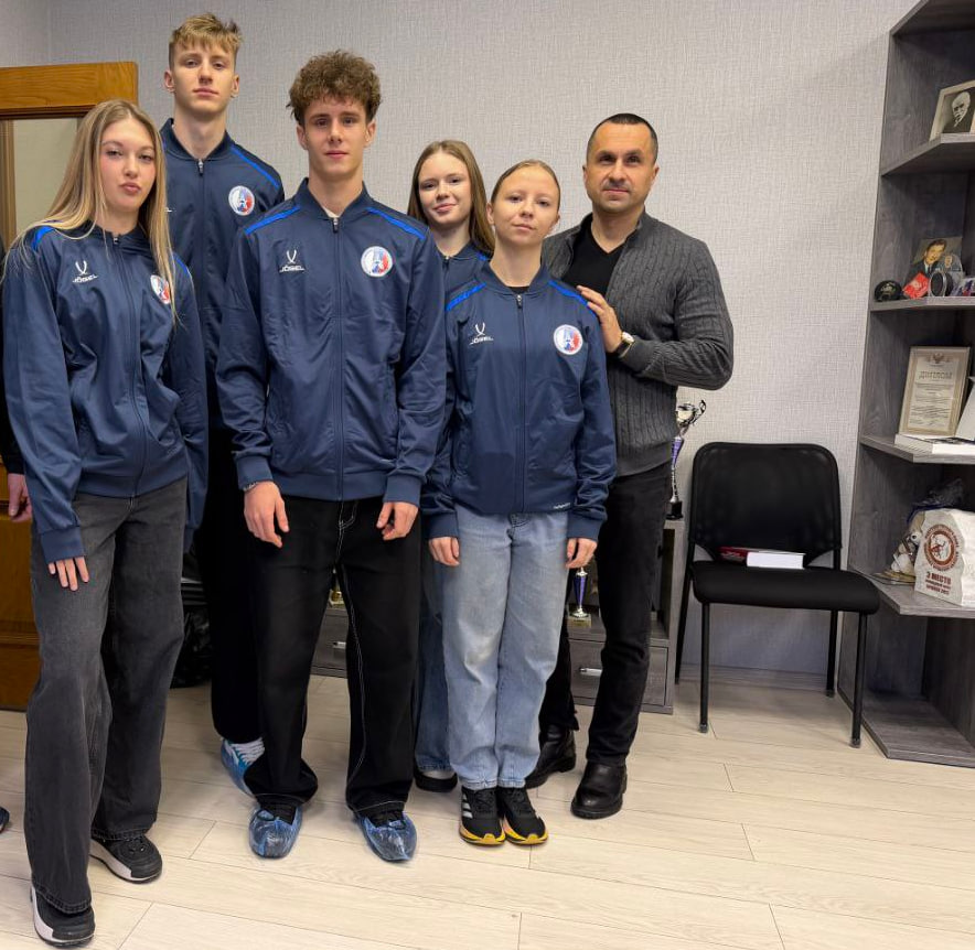 Брянские легкоатлеты обновили гардероб