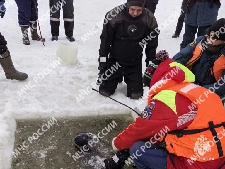 Ледяная вода, водолаз и десятки лунок. Восьмой день поиска утонувших в Брянске мальчиков