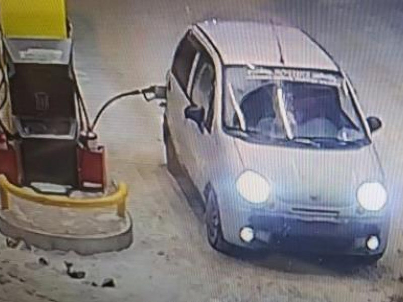 Водитель вырвал заправочный пистолет на брянской АЗС и скрылся