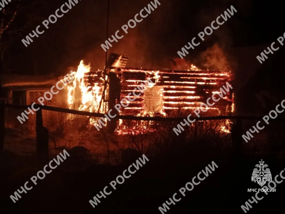 В деревне Брянской области сгорел дом