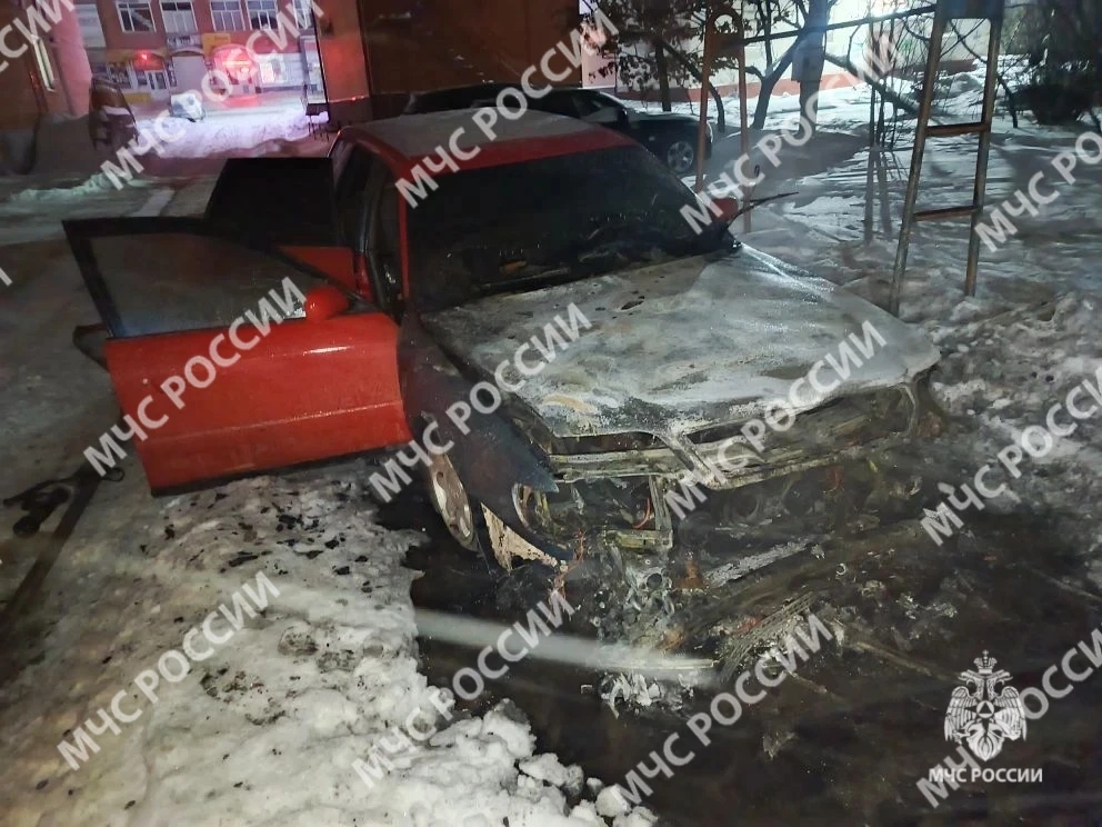 В Сураже сгорел автомобиль