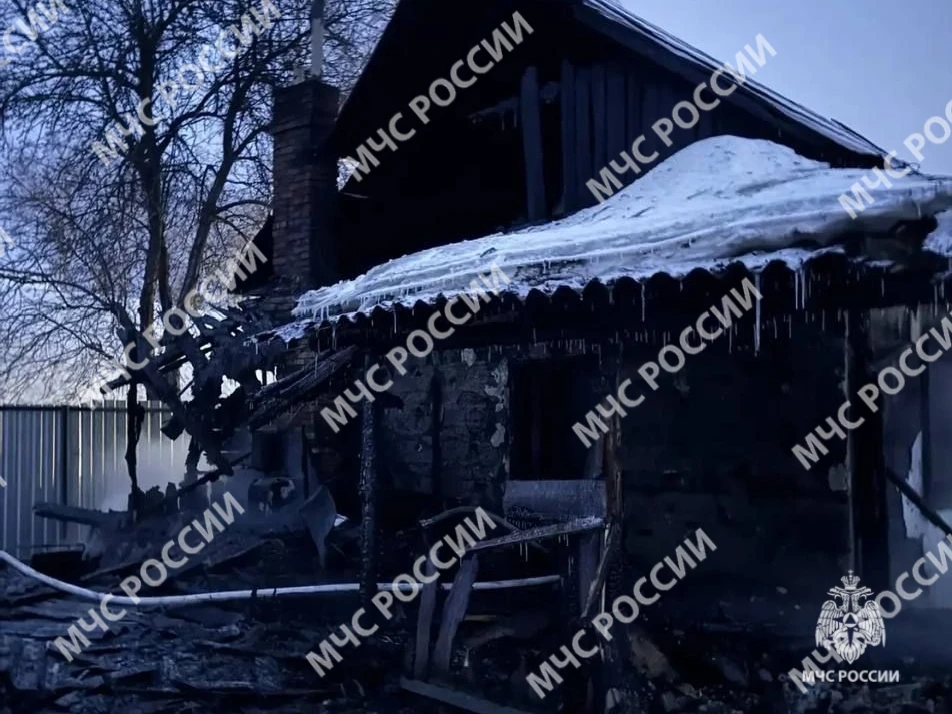 Под Унечей сгорел жилой дом