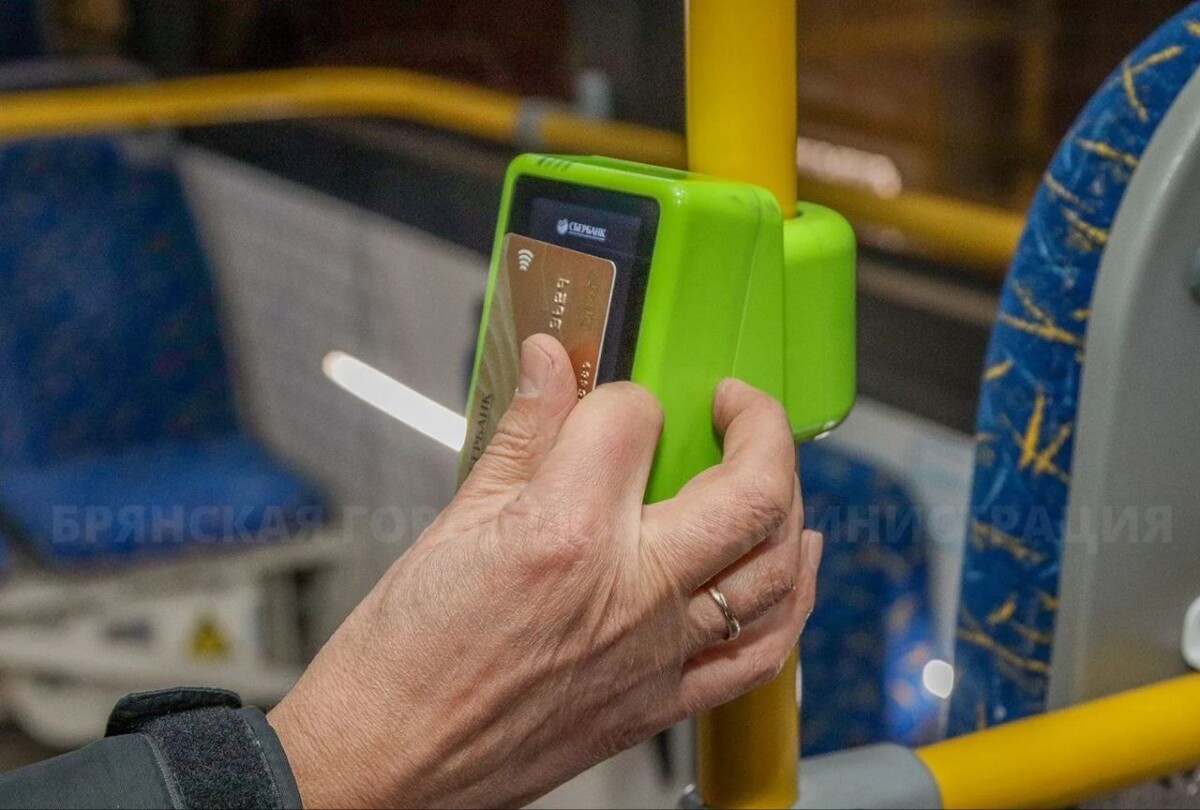 Ошибочно списанные деньги за проезд в Брянске начали возвращать на карту
