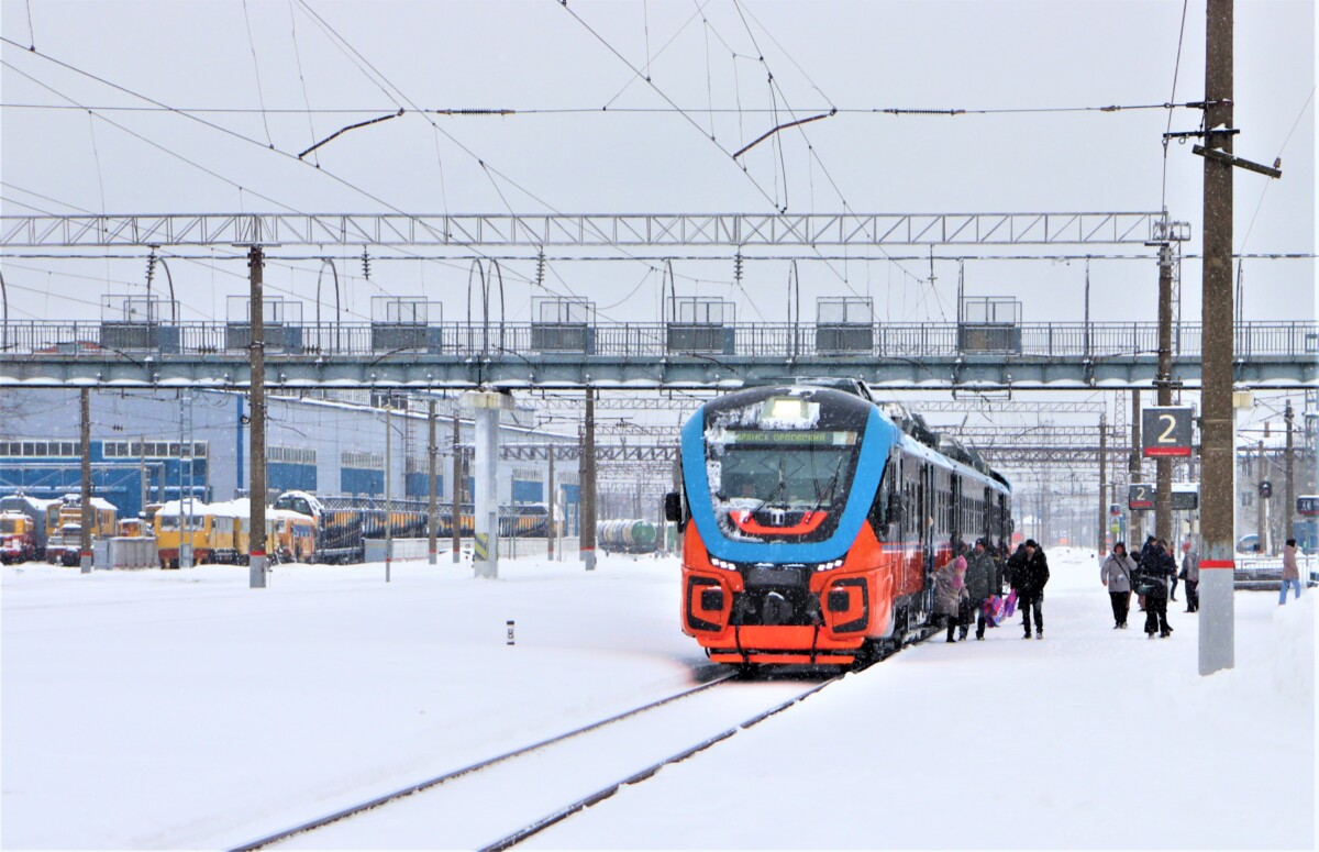 В предпраздничные и праздничные дни изменится расписание пригородных поездов в Брянской области