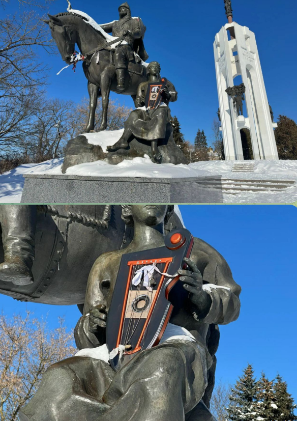 Вандалы оборвали струны на гуслях Бояна в Брянске