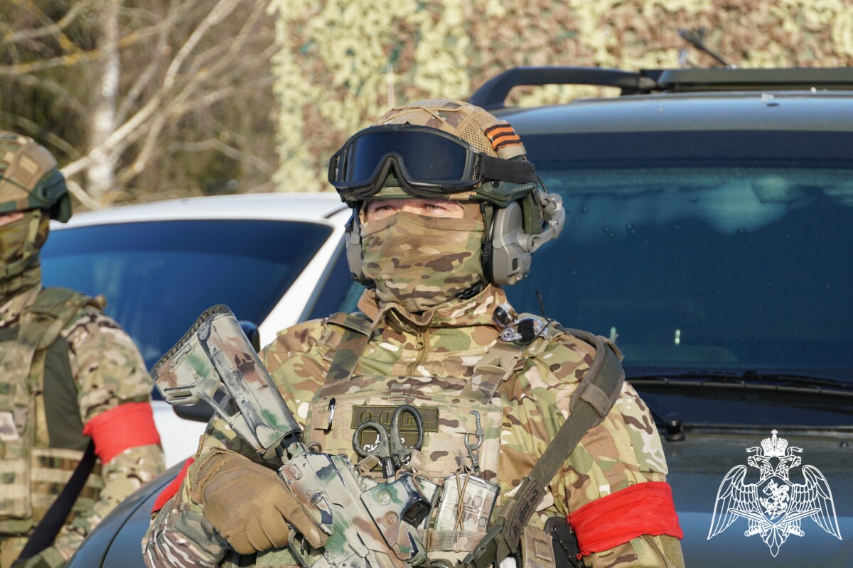 Автомобиль резко потерял управление, спасли водителя сотрудники Росгвардии Брянской области