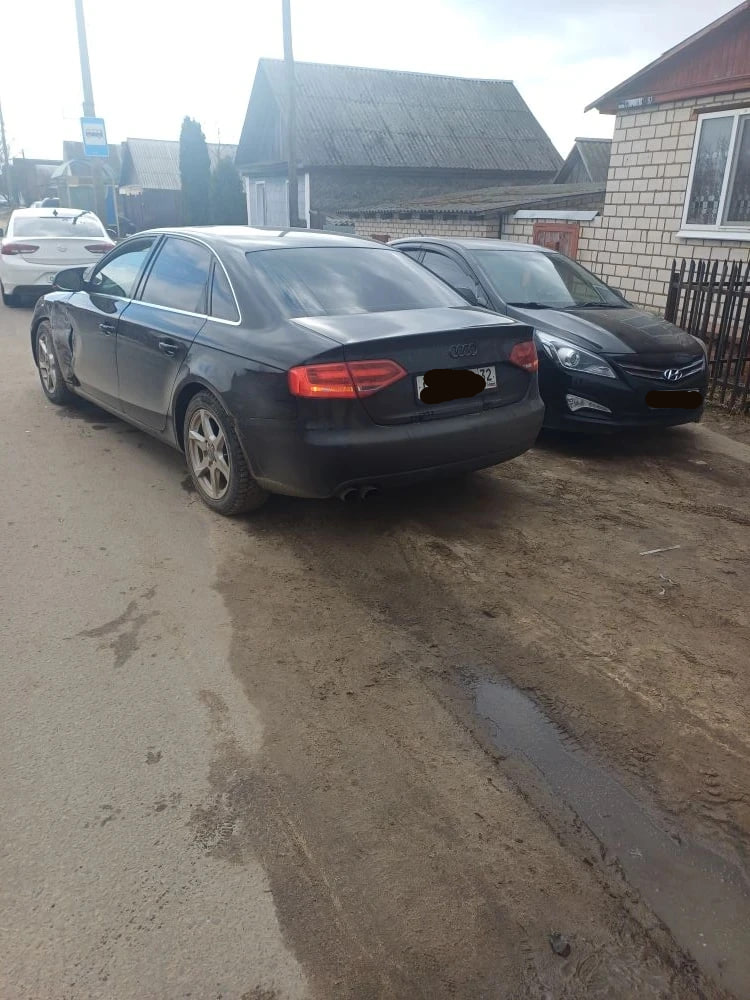 Две Audi «притерлись» на пустынной улице в Новозыбкове