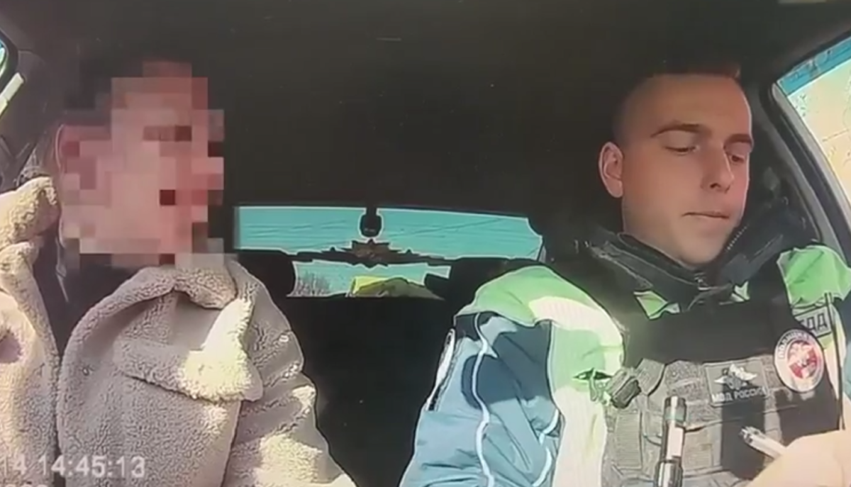 «Опять полтора месяца пешком на работу». Пьяная водитель устроила шоу в Стародубе