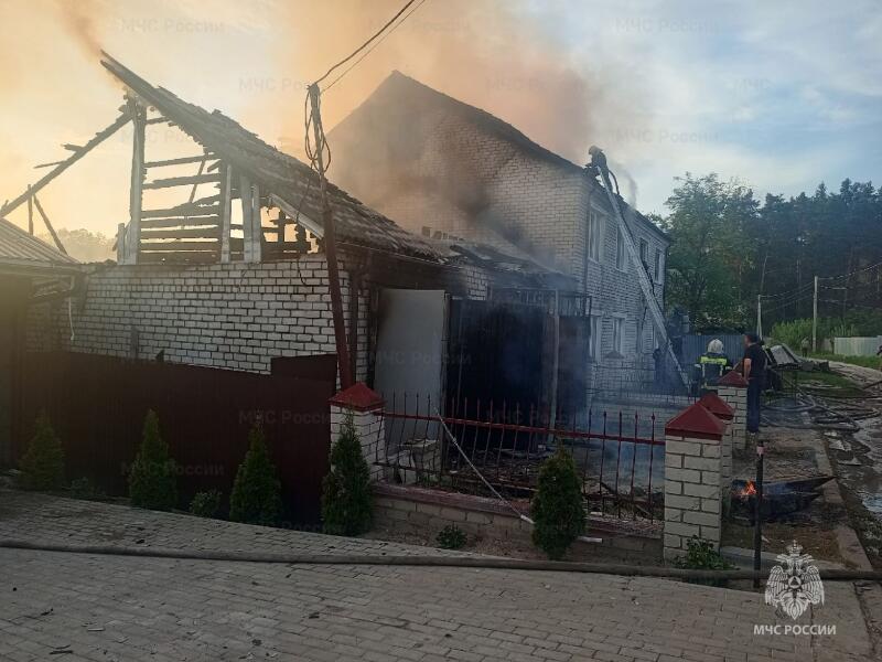 Неисправная электропроводка стала причиной большого пожара в Дятьково