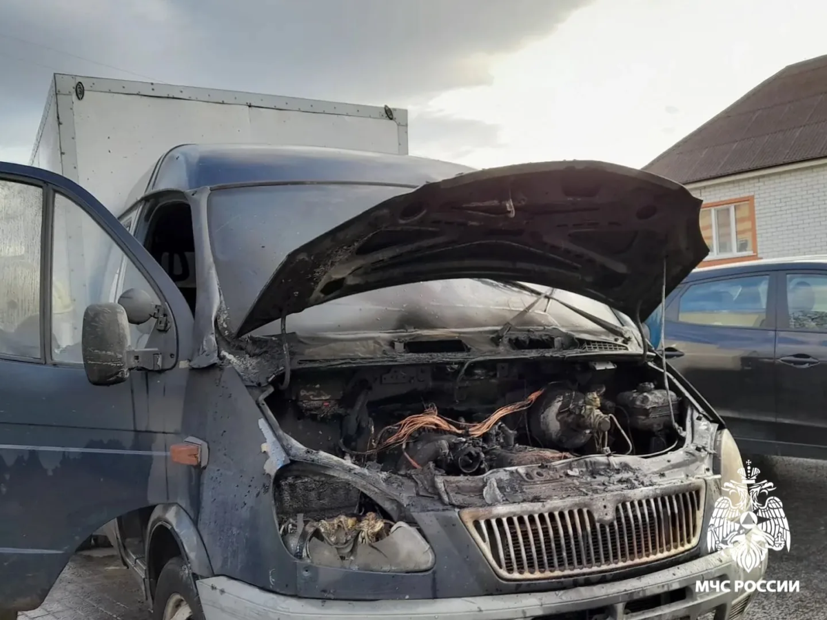 В Почепе сгорел автомобиль