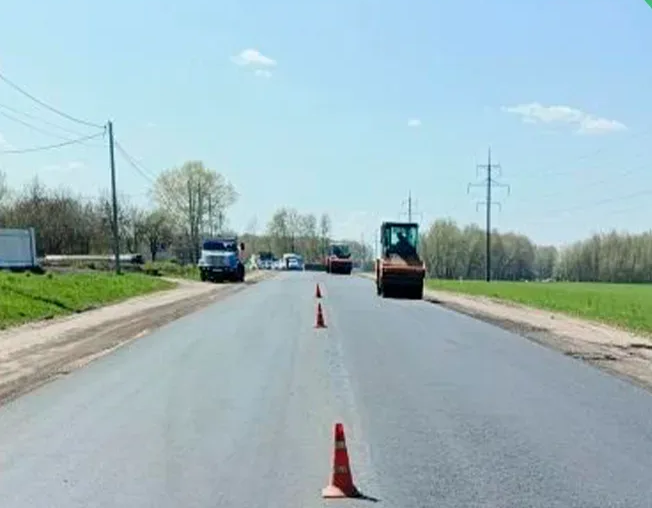 На автодороге «Брянск – Смоленск» – Бежица в Брянском районе уложен выравнивающий слой