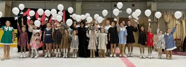 Десятки фигуристов вышли на лед в Новозыбкове