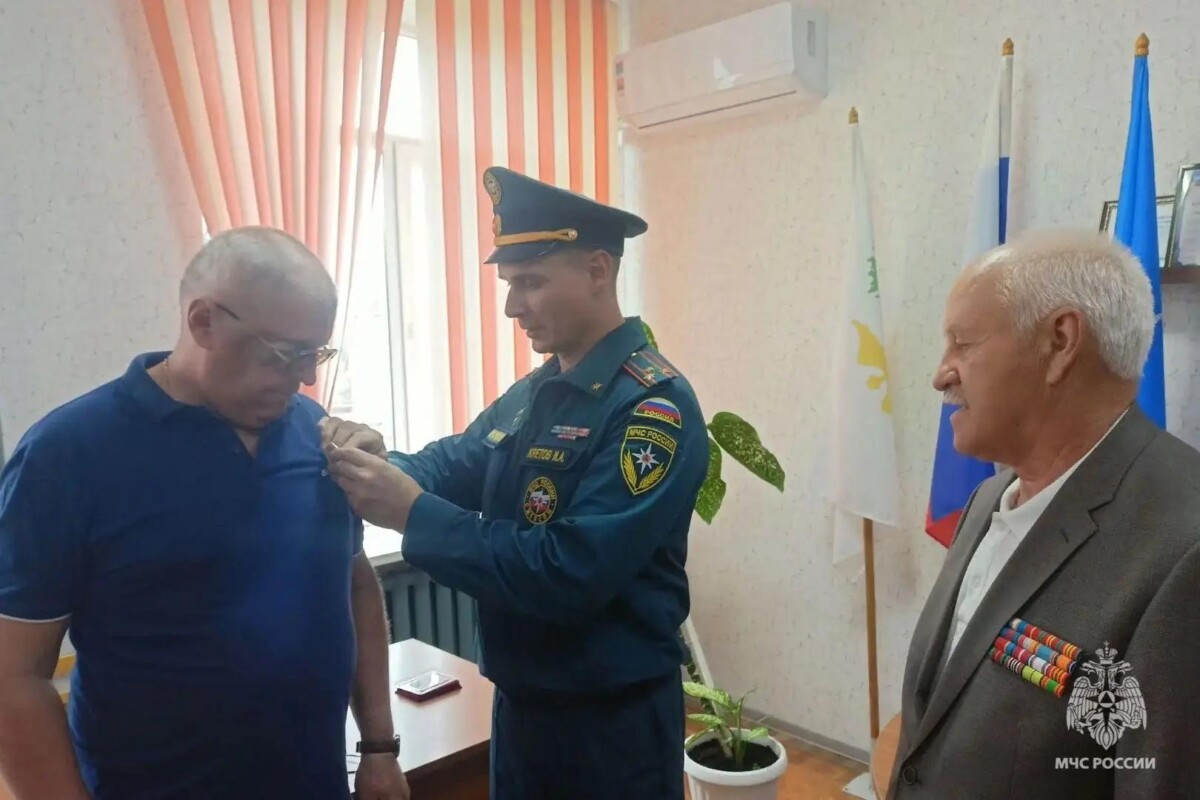 В знак уважения к многолетнему труду и преданности делу в Новозыбкове награжден Николай Сторожев