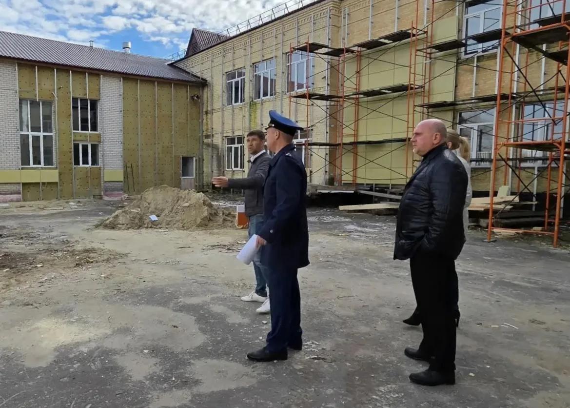 К затянувшим строительство в Дятьково подрядчикам приехал прокурор
