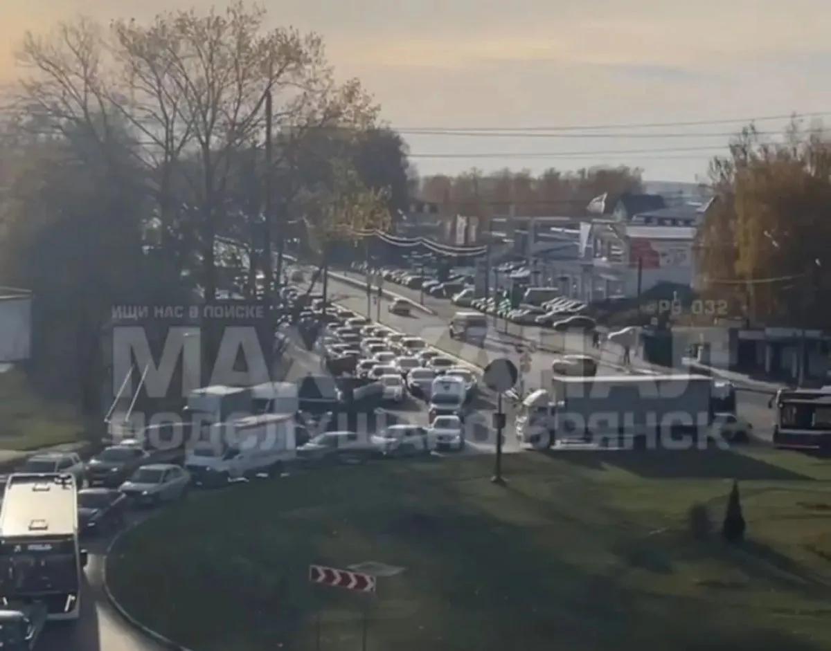 В Брянске серьёзные пробки на улице Карачижской
